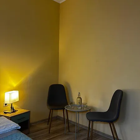 Coin Hotel *